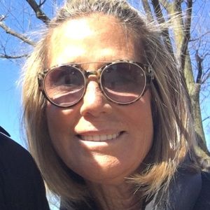 Meet your Posher, Sandy